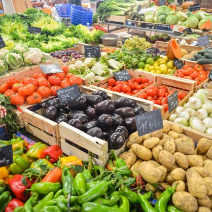 Welche Lebensmittel Du kaufst, hat erhebliche Auswirkungen auf die Umwelt, das Klima, die Artenvielfalt und die Boden- und Wasserqualität.