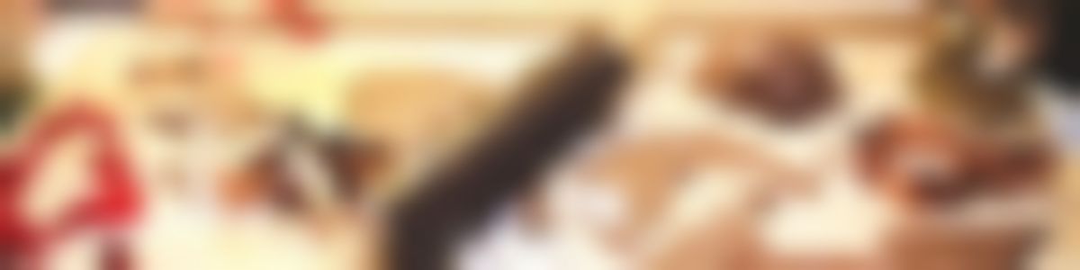 Warum wird im Advent so gerne gebacken und was kommt dabei bevorzugt aufs Blech? Wir stellen Dir die Plätzchen-Studien vor. 