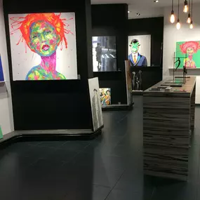 Carré d’artistes est un réseau de plus de 30 galeries d’art en France et à l’international ainsi qu’une galerie en ligne. Venez admirer les œuvres de nos artistes dans la galerie la plus proche de chez vous. Située à deux pas de la place des Jacobins et du passage de l’argue, notre équipe vous accueille pour vous faire découvrir des artistes de talent à travers une sélection d’oeuvres d’art uniques.