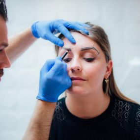 Cosmediq:
permanente make up behandeling