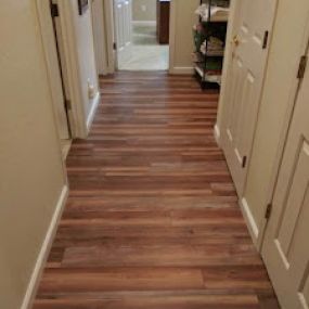 Bild von Grizzly's Discount Flooring