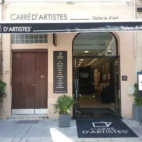 Carré d’artistes est un réseau de plus de 30 galeries d’art en France et à l’international ainsi qu’une galerie en ligne. Venez admirer les œuvres de nos artistes dans la galerie la plus proche de chez vous. Située sur la place aux Huiles, à deux pas du Vieux Port, notre équipe vous accueille pour vous faire découvrir des artistes de talent à travers une sélection d’oeuvres d’art uniques.