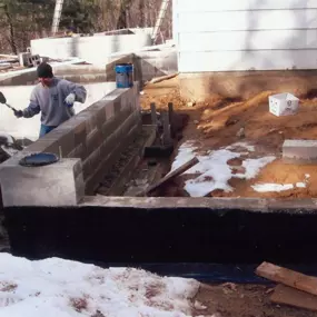 Fernandez & Sons at work Installing blocks