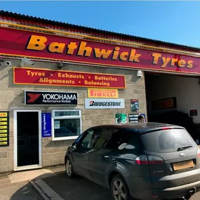 Bild von Bathwick Tyres - Team Protyre