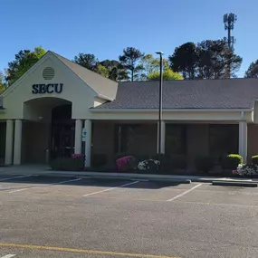 Outside view of the State Employees' Credit Union Carrboro branch