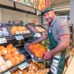 Ben jij de groente en fruit specialist die we zoeken? Kom dan werken bij de leukste supermarkt van Nederland! Jij bent degene die gaat zorgen voor de afdeling met groenten en het lekkerste fruit. Jouw taak is dat de afdeling er iedere dag weer spik en span bijstaat.