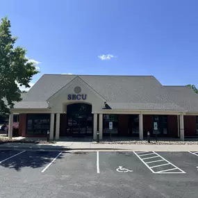 Outside view of the State Employees' Credit Union Gastonia-Union road branch