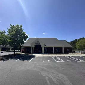 Outside view of the State Employees' Credit Union Gastonia-Union road branch