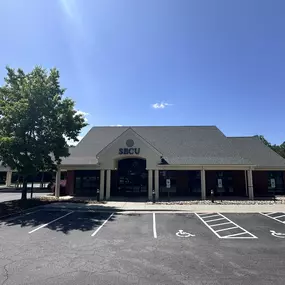 Outside view of the State Employees' Credit Union Gastonia-Union road branch