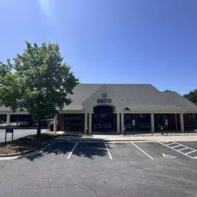 Outside view of the State Employees' Credit Union Gastonia-Union road branch