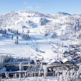 Fresh snowfall and a bluebird day at Snow Valley.