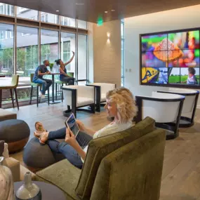 Lively lounge