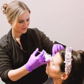 Lyndsey Witt PA-C is now taking Botox appointments! Lyndsey is a physician assistant with over 4 years experience, joining us with a background in neurosurgery and aesthetics. She has previous experience injecting and has been trained the Privé way