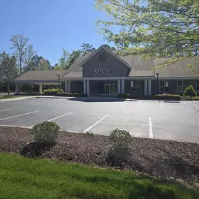 Outside view of the State Employees' Credit Union Greensboro-Grandover Village branch