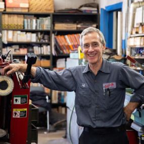 At Jeff’s Auto Service, our team also offers transmission repair and services. We offer repair and maintenance to both automatic and manual transmissions, and offer replacement services as well.