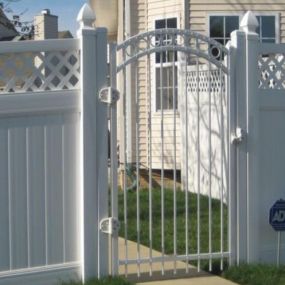 Residential Vinyl Privacy Fence