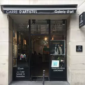 Carré d’artistes est un réseau de plus de 30 galeries d’art en France et à l’international ainsi qu’une galerie en ligne. Venez admirer les œuvres de nos artistes dans la galerie la plus proche de chez vous. Située en plein coeur du quartier animé du Marais, notre équipe vous accueille pour vous faire découvrir des artistes de talent à travers une sélection d’oeuvres d’art uniques.