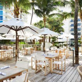 Dining area at Cadillac Hotel & Beach Club