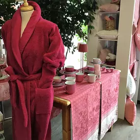 Bild von Schöne Dinge fürs Bett, Bad und Tisch.