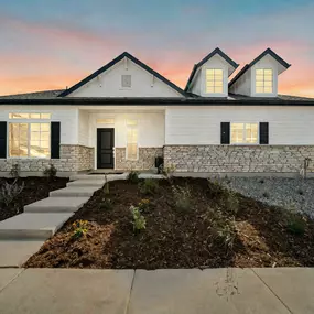 Bild von The Reserve at Green Valley Ranch by Oakwood Homes