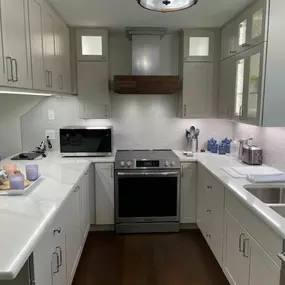 Full kitchen remodel. Includes quartz countertop, Showplace Cabinetry, all new lighting (can lights and fixtures), and new hardware!