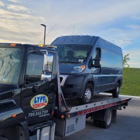 Need a heavy duty towing service? Call us now!