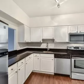 The Saratoga Apartments - Kitchen