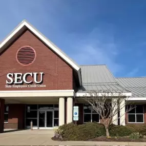 Outside view of the State Employees' Credit Union Nags Head branch