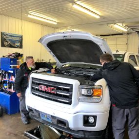 Bild von Charlie's Fast Lube Oil Change - Poplar Bluff,  MO