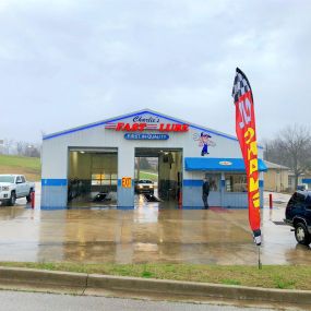 Bild von Charlie's Fast Lube Oil Change - Poplar Bluff,  MO