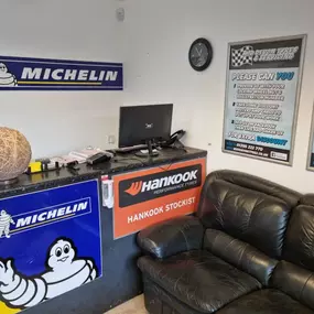 Bild von Mid Devon Tyres & Servicing Exmouth