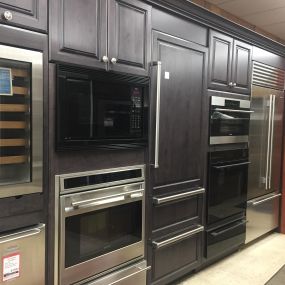 Check out our beautiful displays from Subzero/Wolf, Thermador, Bosch, GE, Viking, Miele, Samsung, LG, Kitchen Aid, Frigidaire, Whirlpool and tons of other appliance brands.