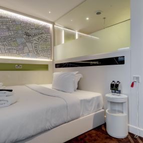 hub by Premier Inn room