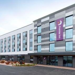 Premier Inn Slough West (Slough Trading Estate) hotel exterior