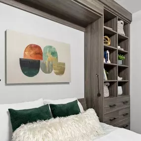 ????️ Need an extra bed without sacrificing space? A Murphy bed easily folds away when not in use, giving you more room for everyday activities! ????️ Let’s make your space more versatile—contact us today!