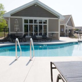 Woodsview Apartments Swimming Pool