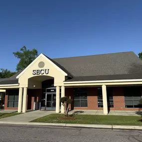 Outside view of the State Employees' Credit Union Lumberton-Fayetteville branch