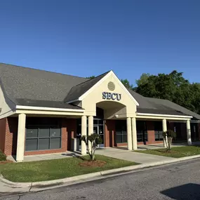 Outside view of the State Employees' Credit Union Lumberton-Fayetteville branch