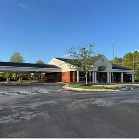Outside view of the State Employees' Credit Union High Point-Penny road branch
