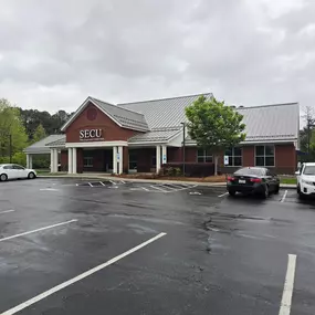Outside view of the State Employees' Credit Union Durham-Lowes Grove branch
