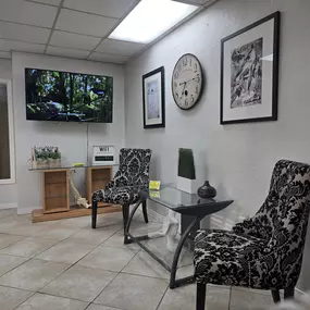 Spine & Sports Therapy waiting room