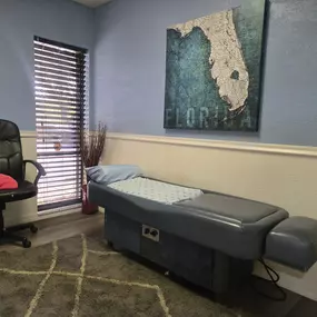 Spine & Sports Therapy chiropractic treatment room