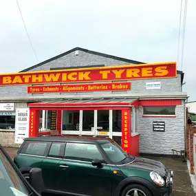 Bild von Bathwick Tyres - Team Protyre