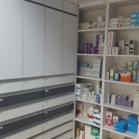 farmacia-jm-perez-jimenez-granada-interior-04.jpg