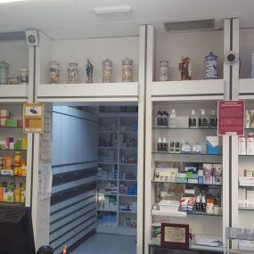 farmacia-jm-perez-jimenez-granada-interior-01.jpg