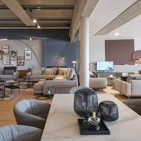 Einrichtungshaus Wohndesign Maierhofer in Brunn am Gebirge. Designermöbel auf 1500m² und erstes Rolf Benz Haus Österreichs. Weitere ausgestellte Markenmöbel von Jori, Freifrau, Janua, Draenert, Piure, Haas, freistil Rolf Benz und viele mehr. Unser Service: Einrichtungsberatung, Raumplanung und Visualisierung, komplette Innenarchitekturlösungen inklusive Lieferung und Montage.