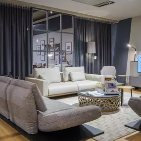 Einrichtungshaus Wohndesign Maierhofer in Brunn am Gebirge. Designermöbel auf 1500m² und erstes Rolf Benz Haus Österreichs. Weitere ausgestellte Markenmöbel von Jori, Freifrau, Janua, Draenert, Piure, Haas, freistil Rolf Benz und viele mehr. Unser Service: Einrichtungsberatung, Raumplanung und Visualisierung, komplette Innenarchitekturlösungen inklusive Lieferung und Montage.