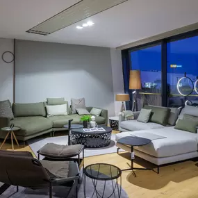 Einrichtungshaus Wohndesign Maierhofer in Brunn am Gebirge. Designermöbel auf 1500m² und erstes Rolf Benz Haus Österreichs. Weitere ausgestellte Markenmöbel von Jori, Freifrau, Janua, Draenert, Piure, Haas, freistil Rolf Benz und viele mehr. Unser Service: Einrichtungsberatung, Raumplanung und Visualisierung, komplette Innenarchitekturlösungen inklusive Lieferung und Montage.
