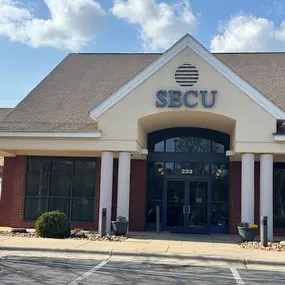 Outside view of the State Employees' Credit Union Yadkinville branch