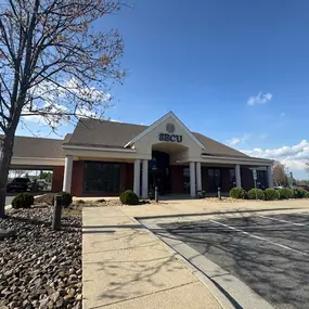 Outside view of the State Employees' Credit Union Yadkinville branch